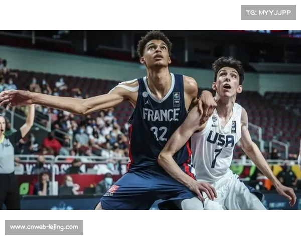 文班亚马与霍姆格伦新秀对比，两人发展轨迹引热议